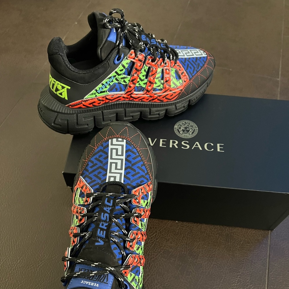 Brand New Versace Sneakers Never Used for man size 42 (9) no box. Authentic